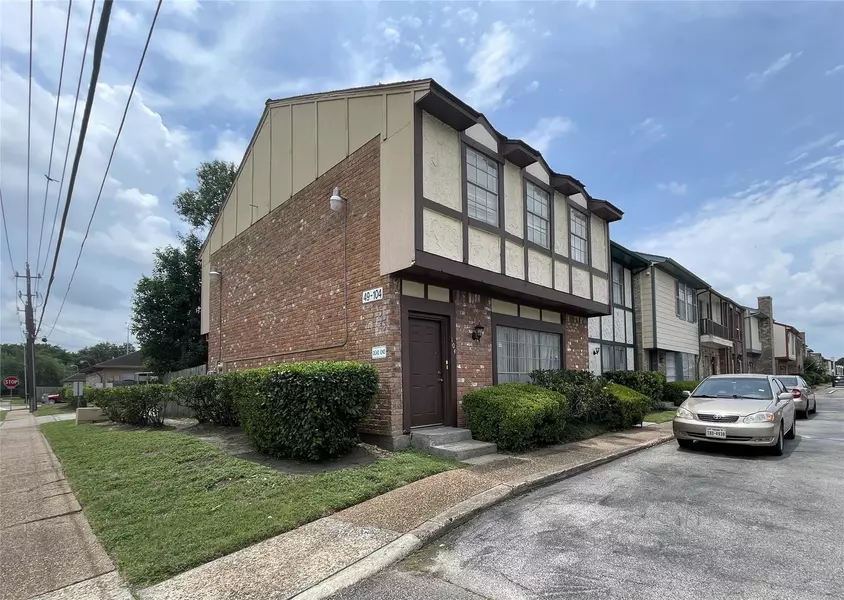 #104 7700 Creekbend DR #104, Houston, TX 77071