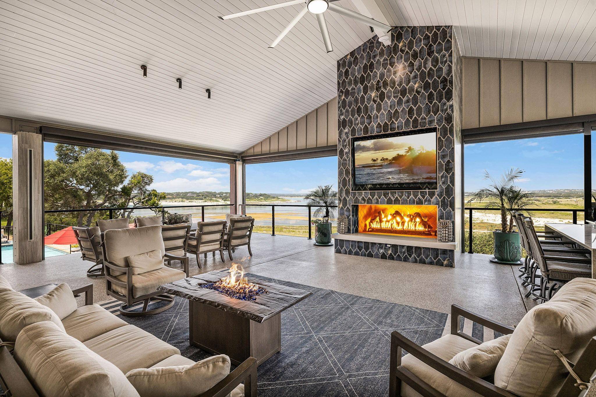 800 Military DR, Canyon Lake, TX 78133
