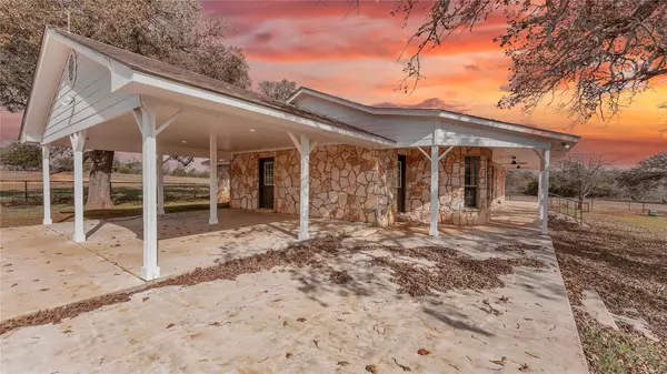 Waelder, TX 78959,2569 County Road 443