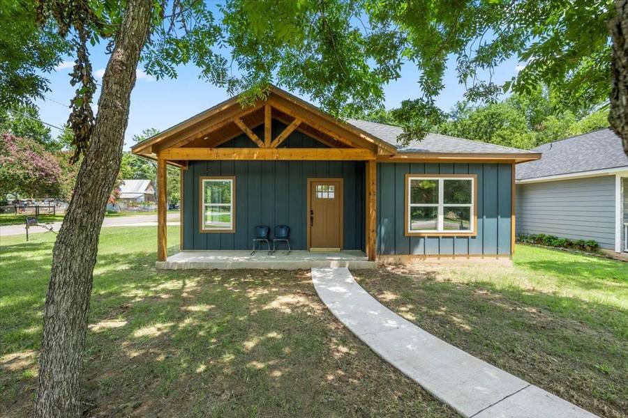 301 San Jacinto ST, Smithville, TX 78957