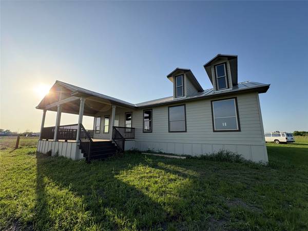 581 County Road 462, Elgin, TX 78621