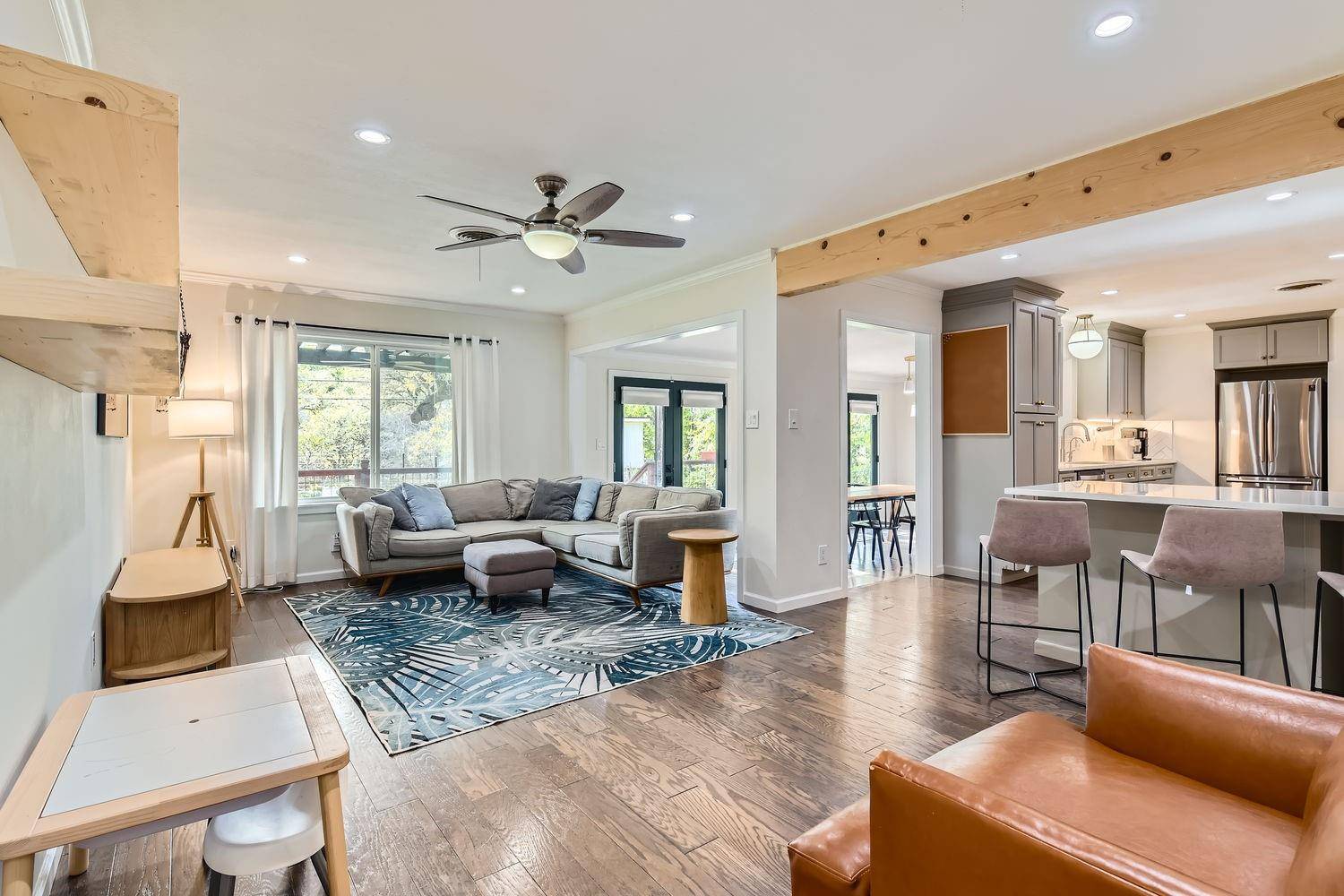 1713 Mariposa DR, Austin, TX 78741
