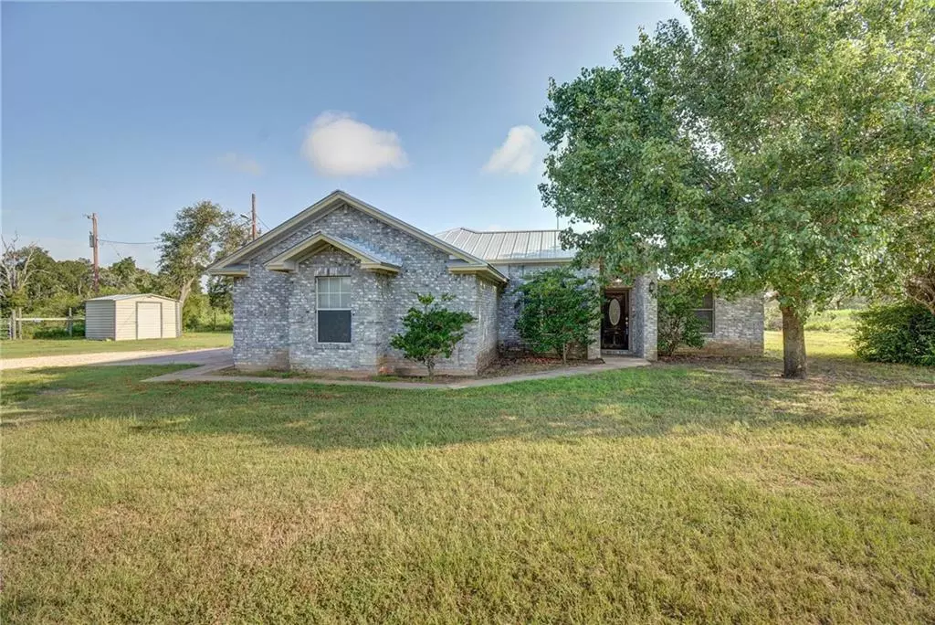 Smithville, TX 78957,290 Hector RD