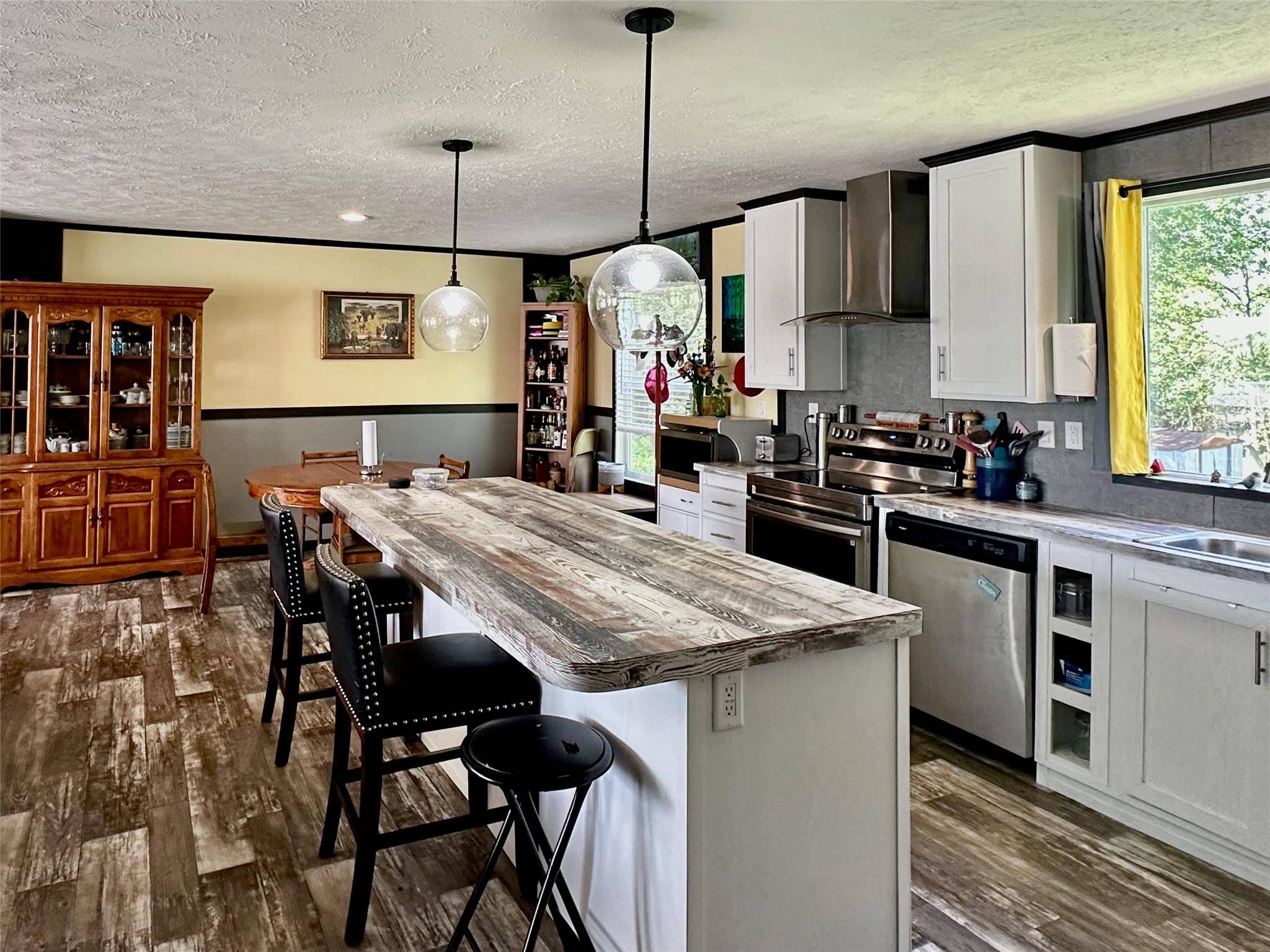 Dale, TX 78616,815 Track RD