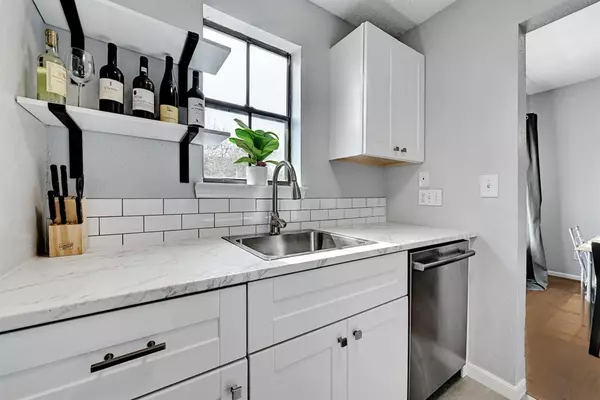 712 W 21st ST #305,  Austin,  TX 78705