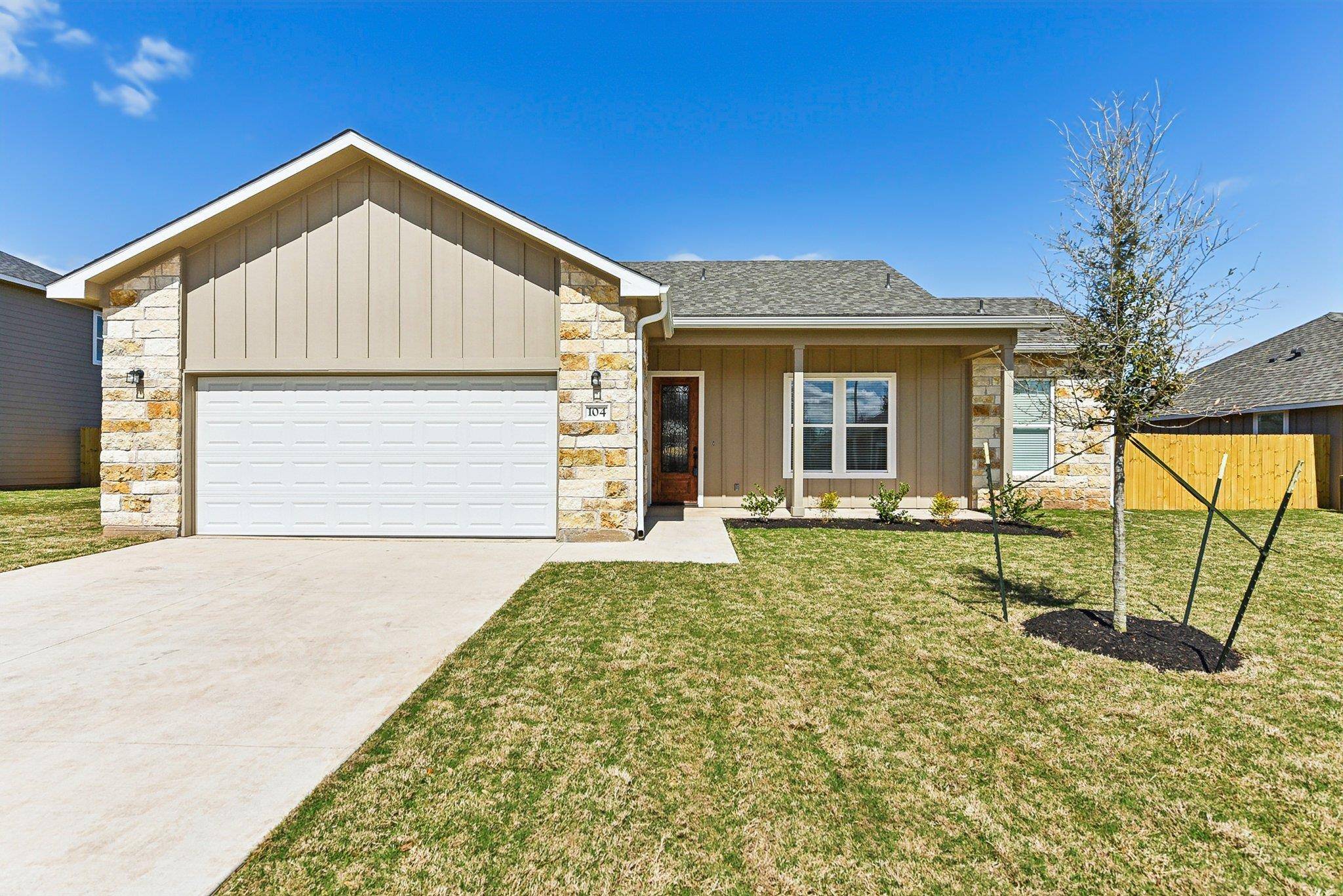 104 Callie ST, Smithville, TX 78957