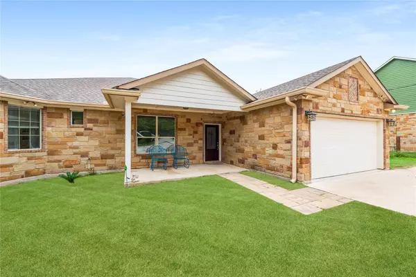 120 Leisure LN, Cedar Creek, TX 78612