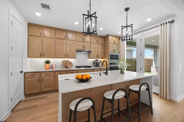 Austin, TX 78744,8704 Aracari CV