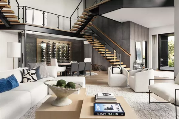 300 Stonewall LN,  Austin,  TX 78746