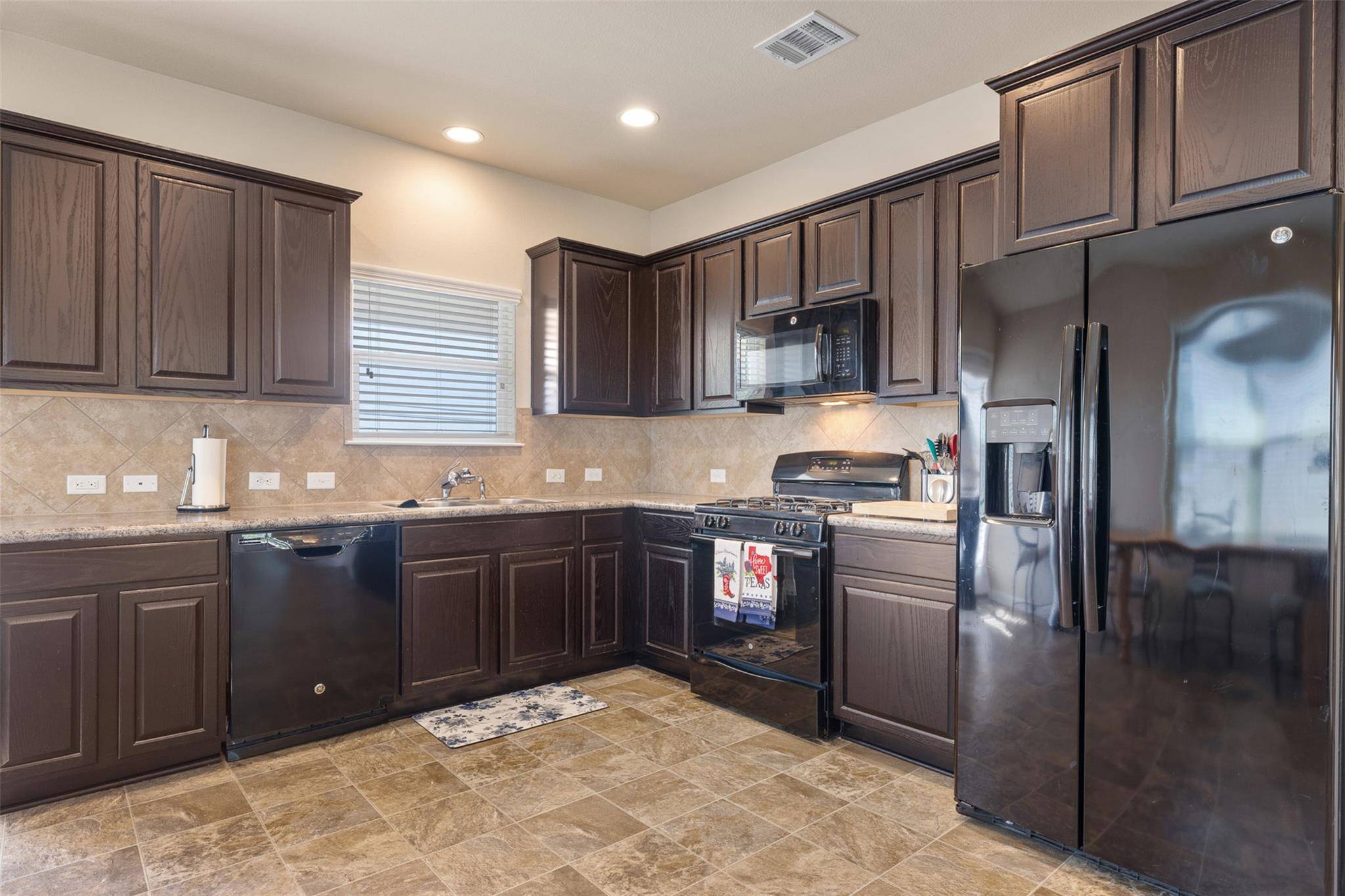 Bastrop, TX 78602,204 Mossberg LN