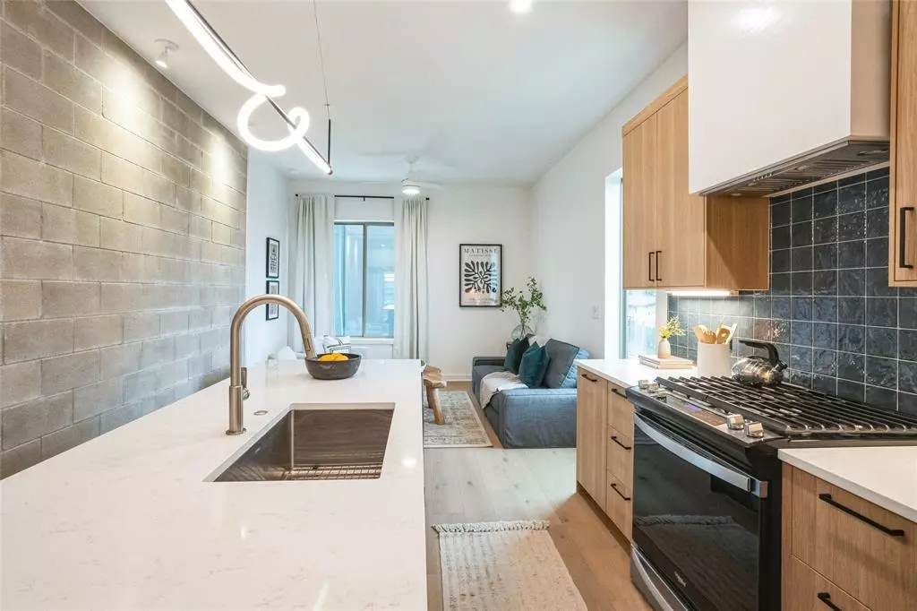 Austin, TX 78752,700 Denson DR #1102