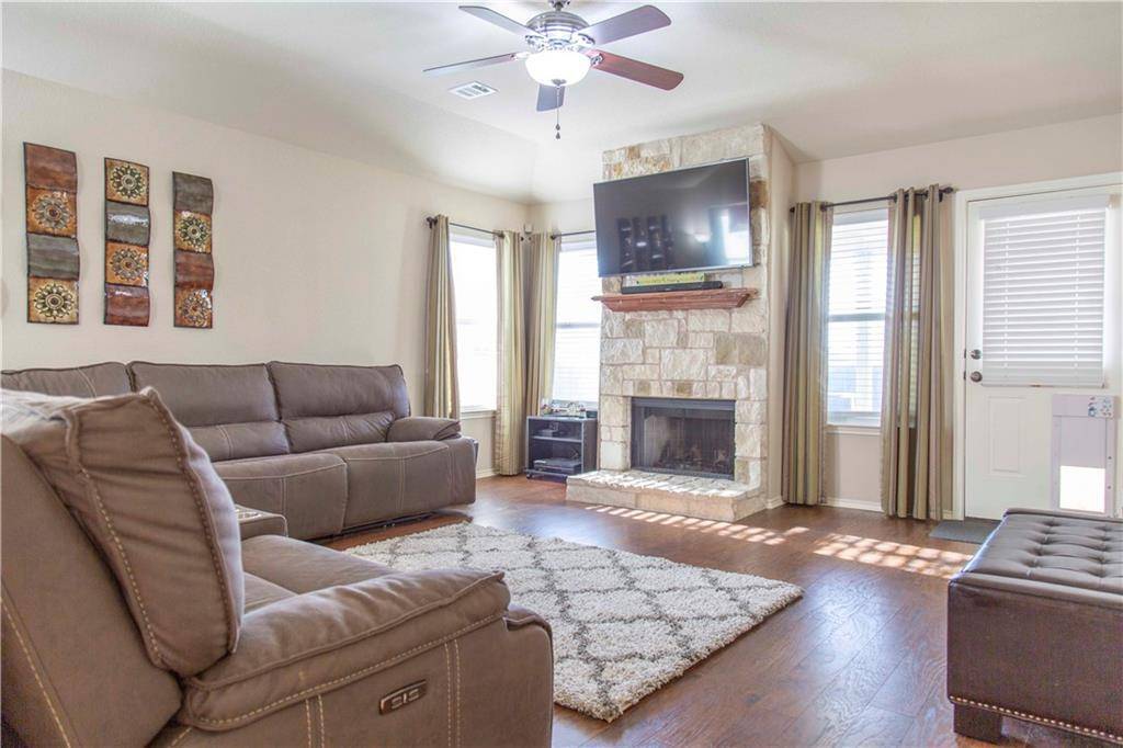 1907 Ripple Creek CT, Cedar Park, TX 78613