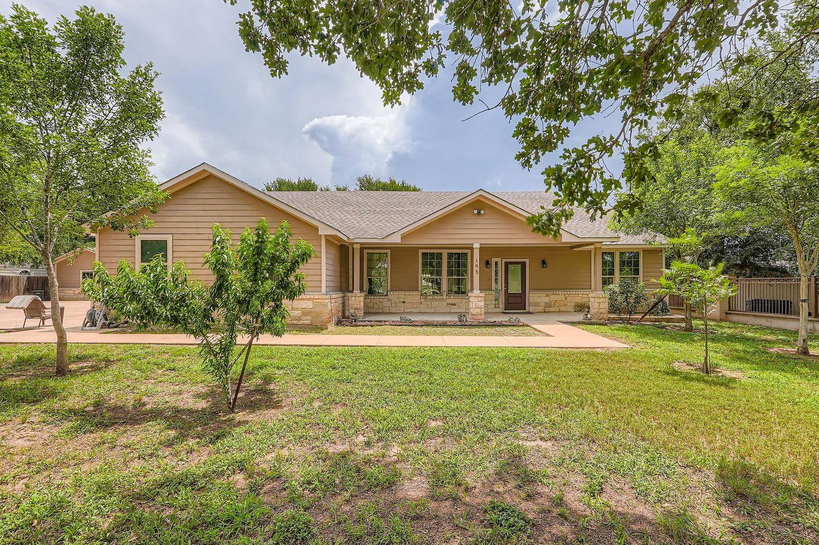 195 Heritage Oaks DR, Cedar Creek, TX 78612
