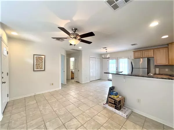 Hutto, TX 78634,205 College ST #B