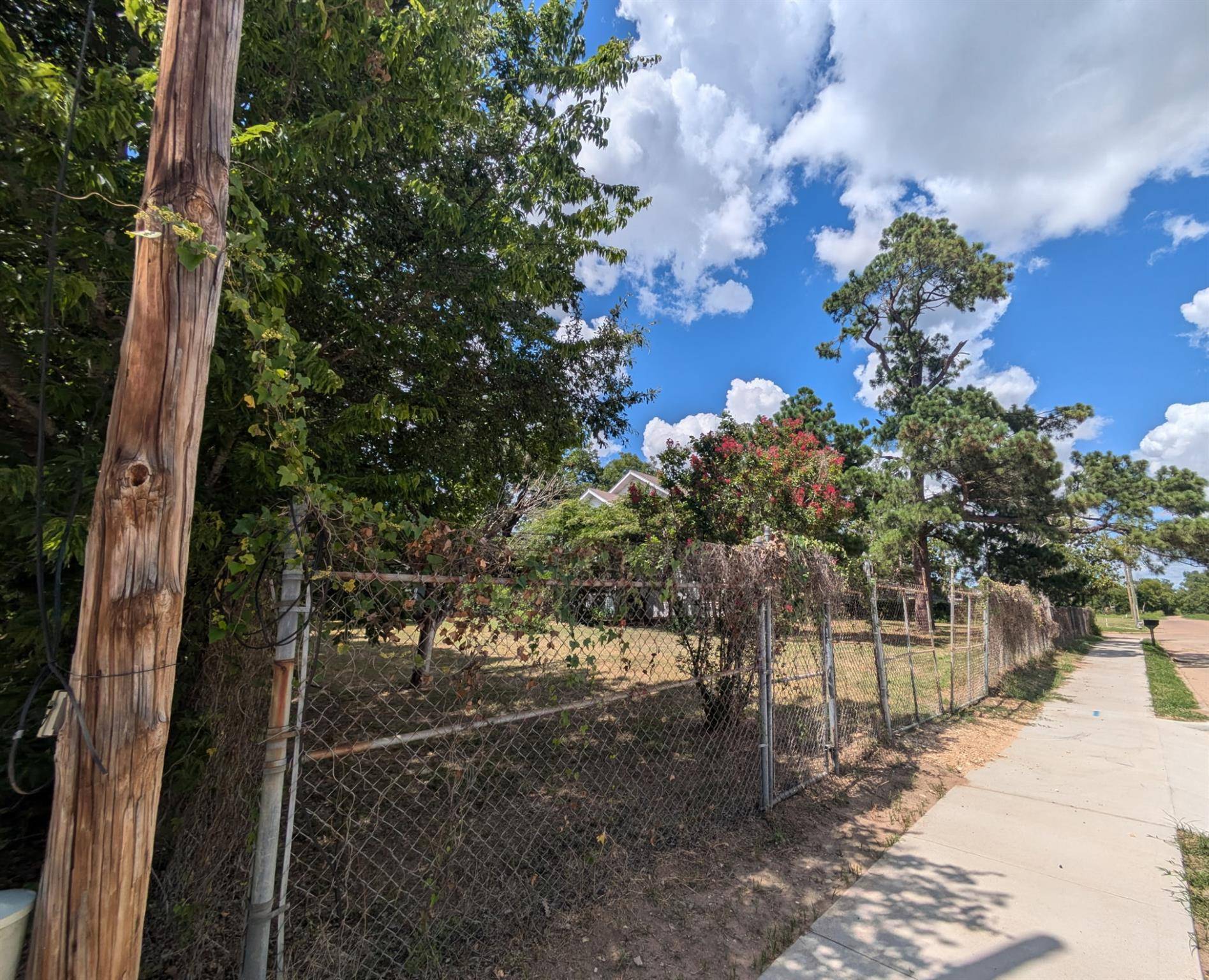 Rockdale, TX 76567,235 E Milam Ave