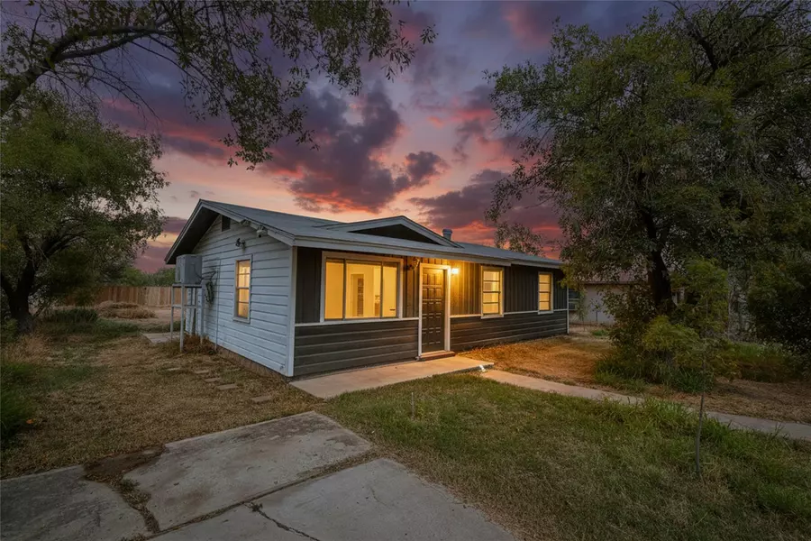 315 E Bexar ST, Crystal City, TX 78839