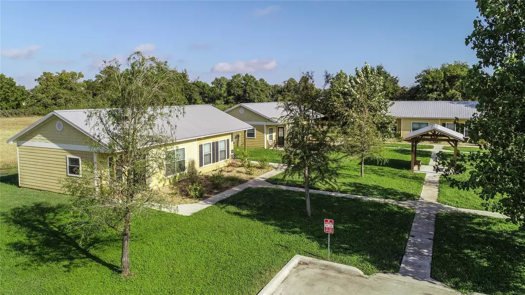 1102 1200 W 16th Street, Cameron, TX 76520