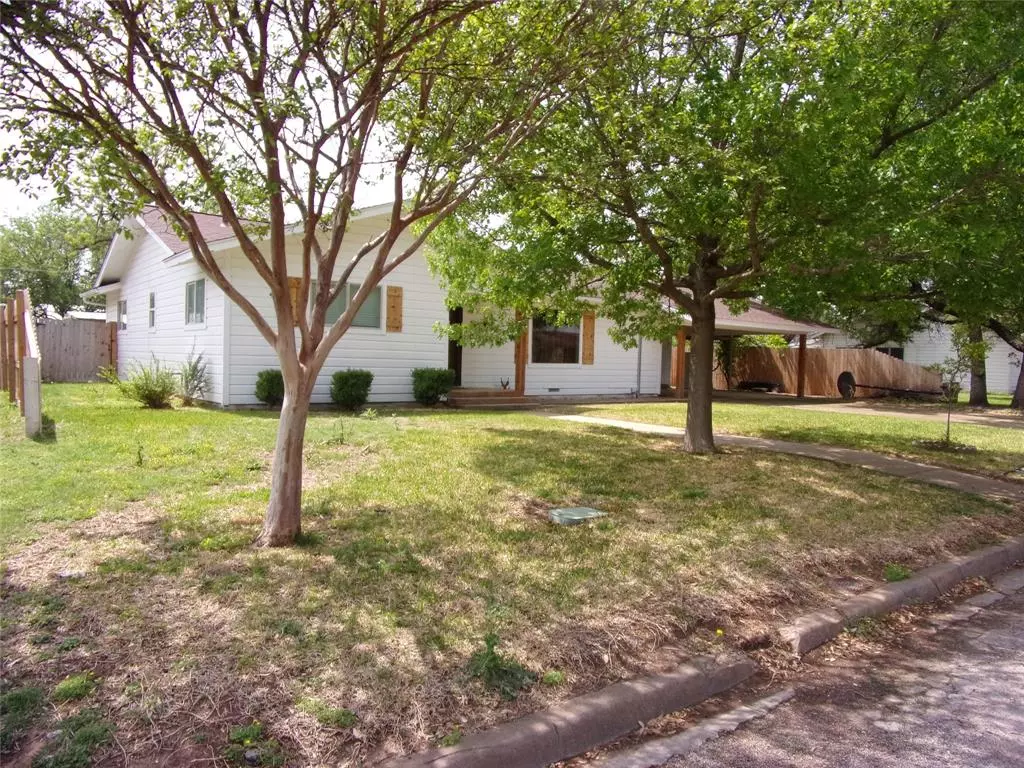 San Saba, TX 76877,1305 W Woodlawn ST
