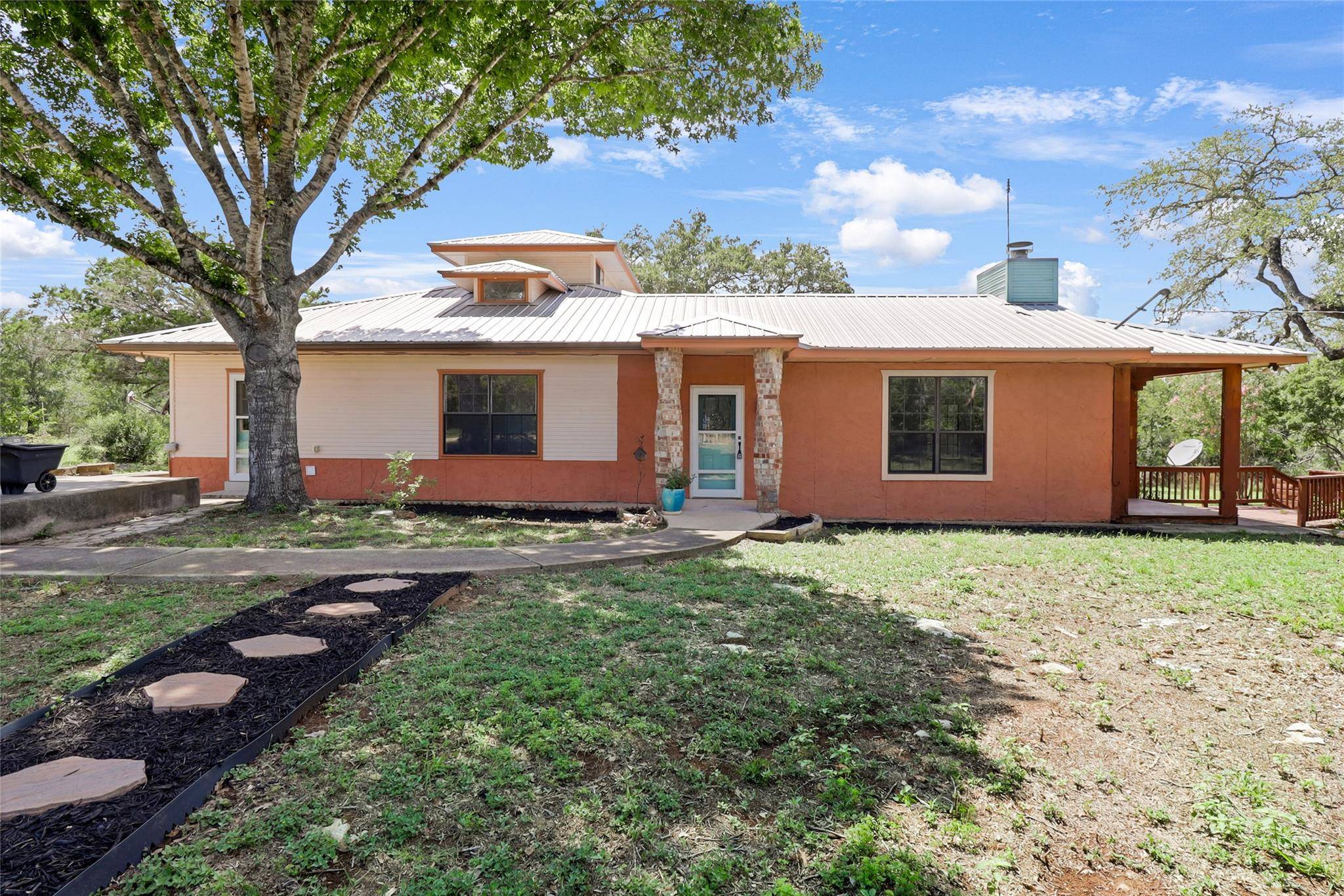 2211 Hilliard RD, San Marcos, TX 78666