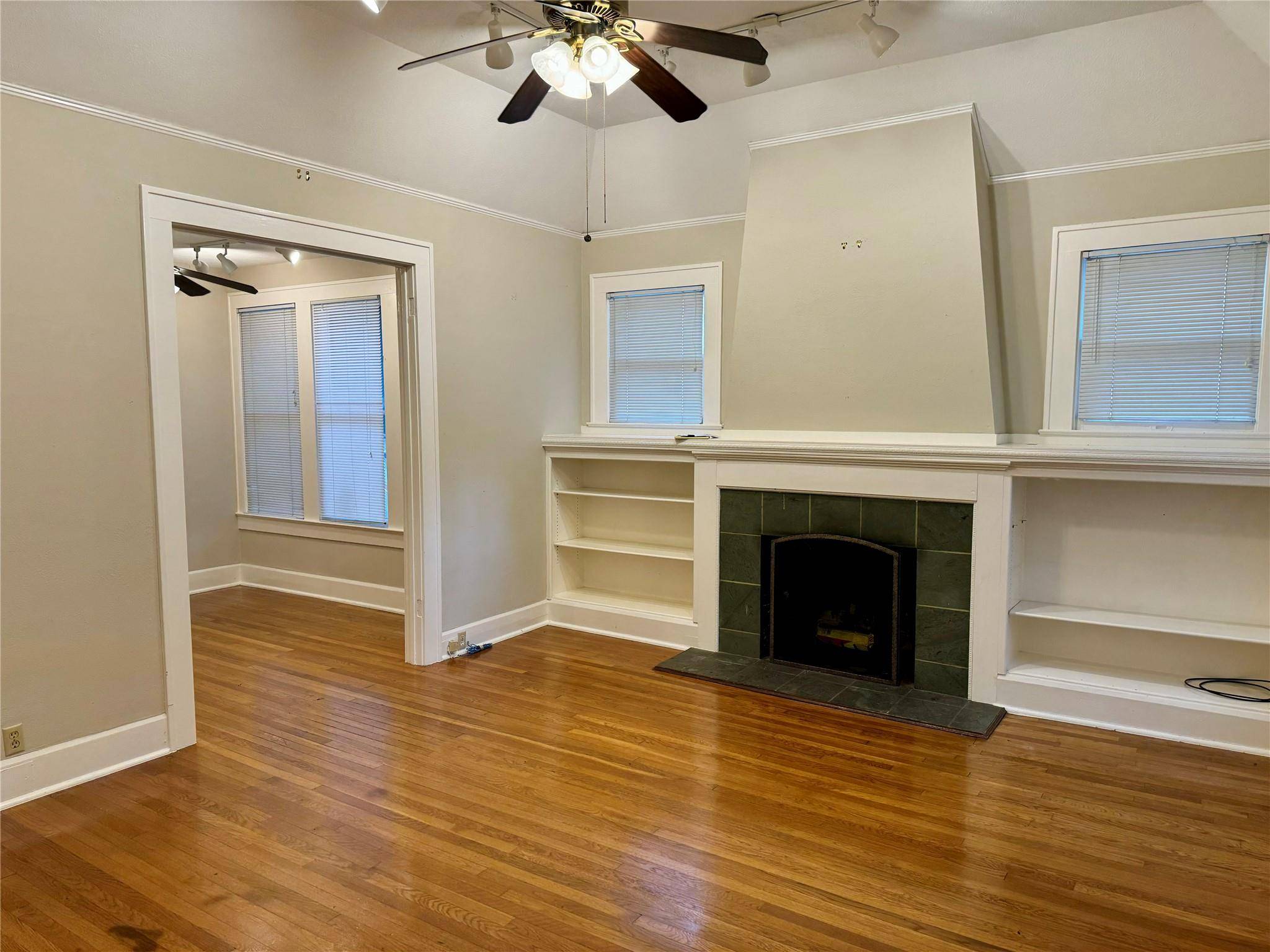 Austin, TX 78701,607 W 10th ST