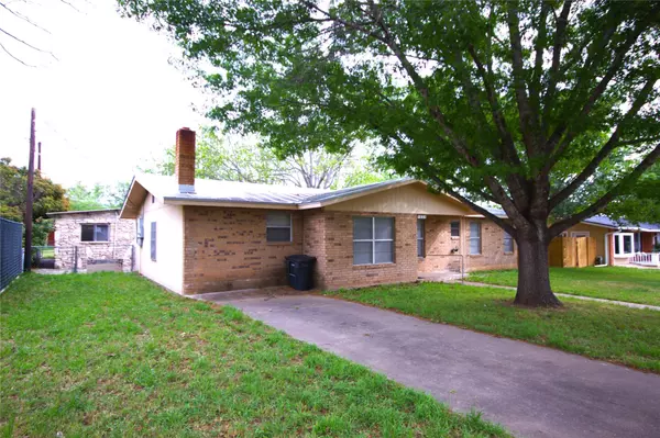 809 N EDISON ST, Fredericksburg, TX 78624