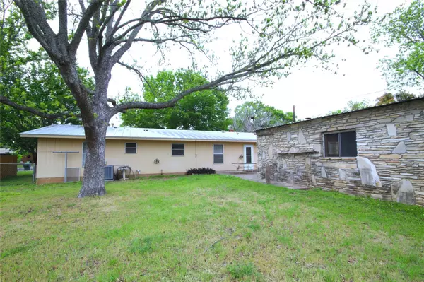 Fredericksburg, TX 78624,809 N EDISON ST