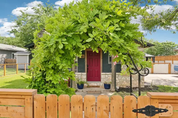 Boerne, TX 78006,421 James ST
