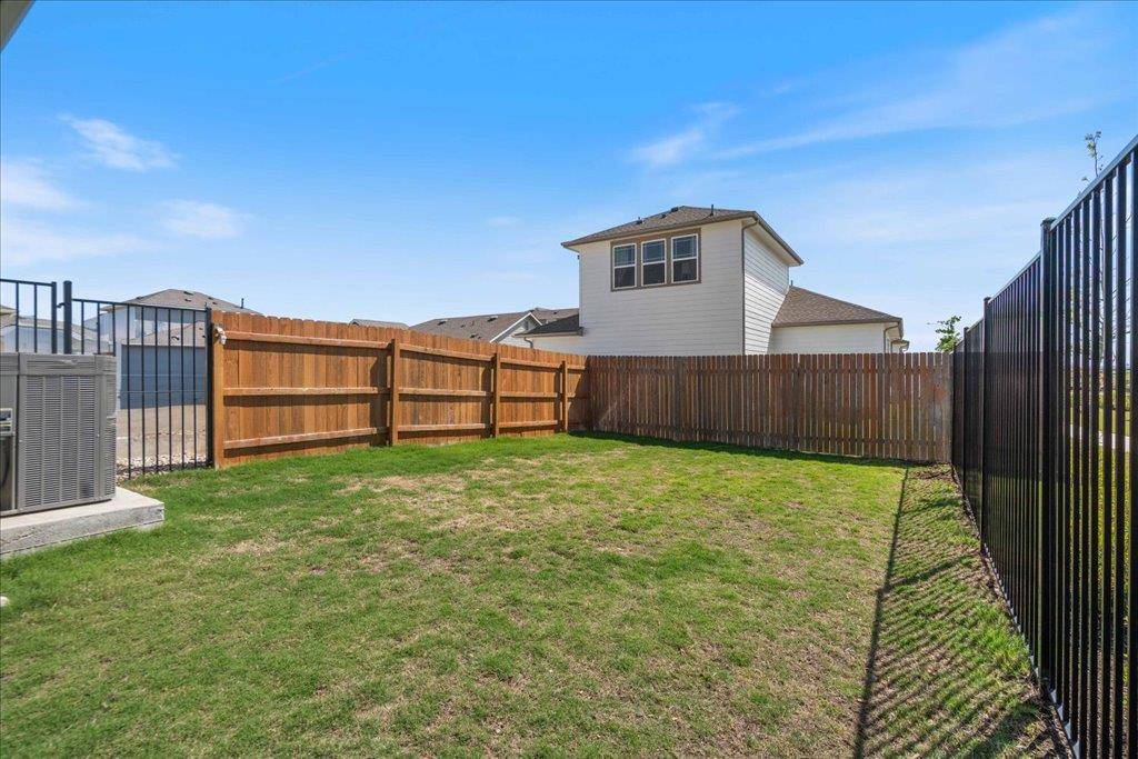 Austin, TX 78744,9015 Lookse LN