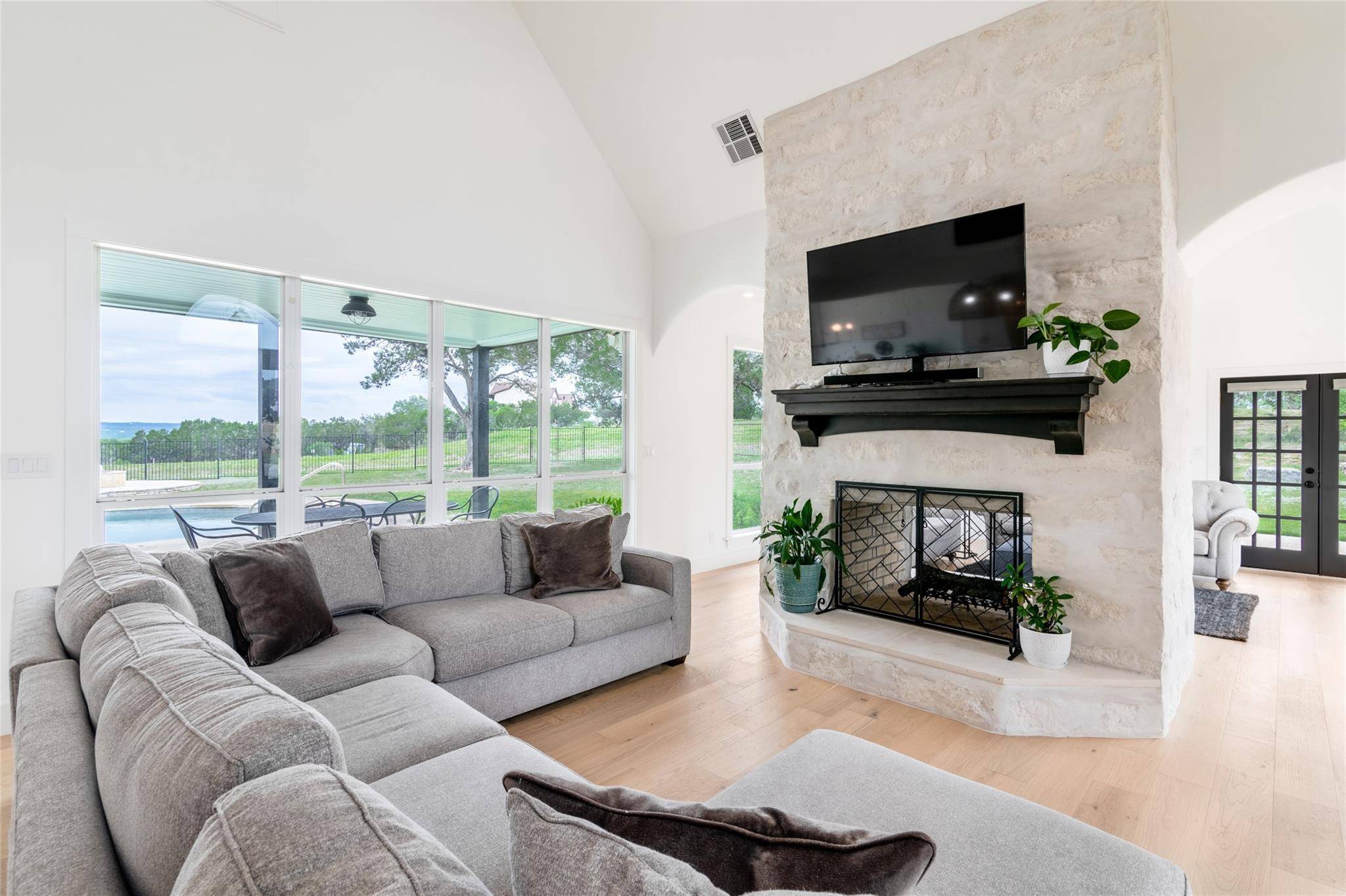 Wimberley, TX 78676,31 W VALLEY SPRINGS RD