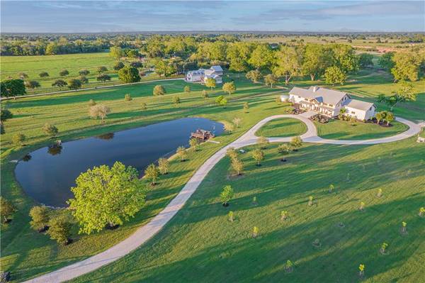 1000 River Trace DR,  Columbus,  TX 77434