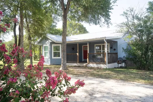 142 Moore LN, Elgin, TX 78621