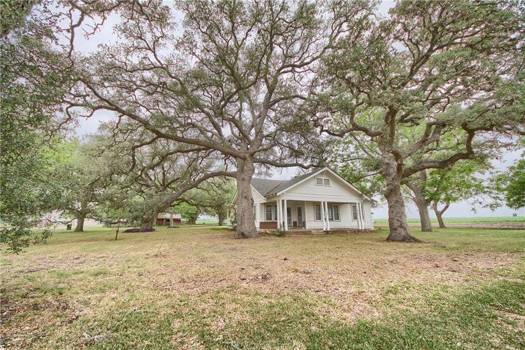 9360 Fm 621,  Staples,  TX 78655