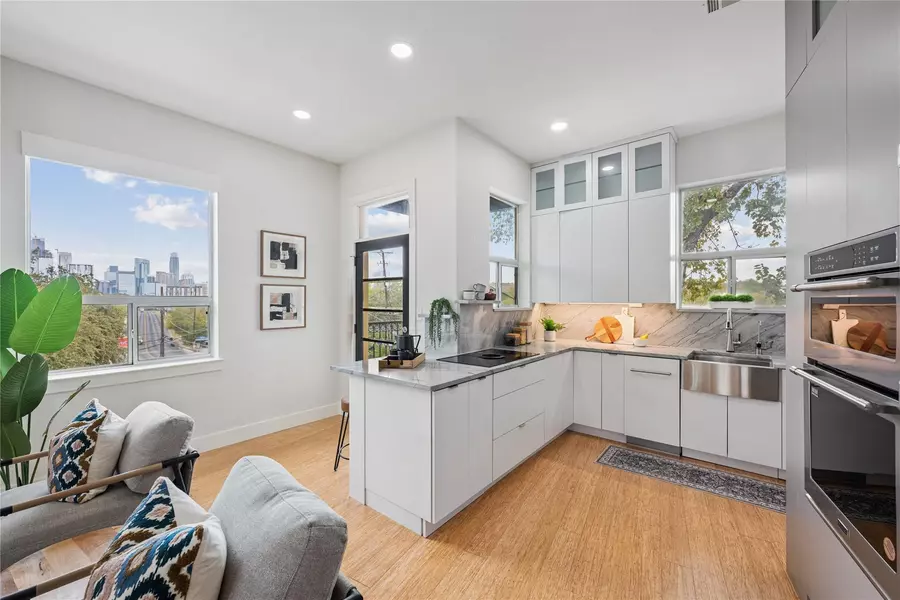 1310 S 1st ST #300, Austin, TX 78704