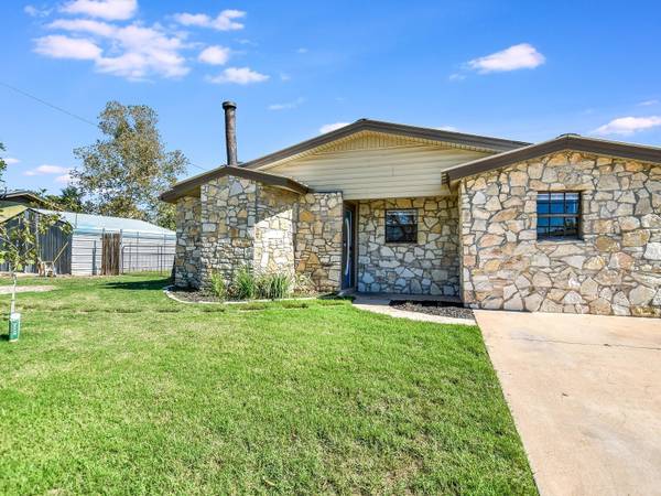 717 N West,  Burnet,  TX 78611