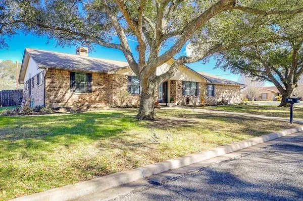 201 Kallus ST, Schulenburg, TX 78956