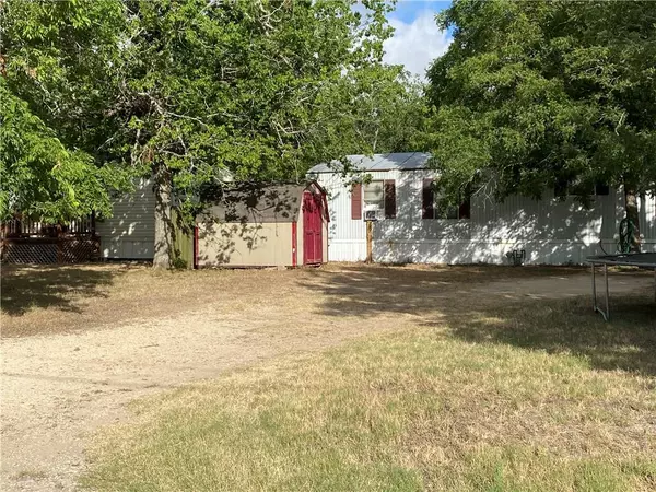 321 Cottonwood Ave, Luling, TX 78648