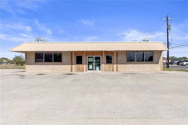 1209 S Main ST,  Lockhart,  TX 78644