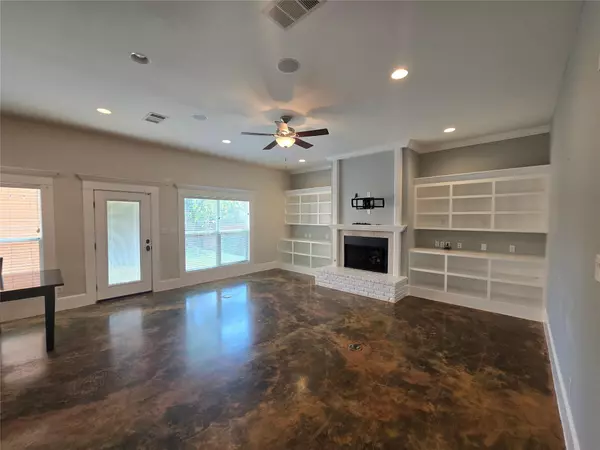 Smithville, TX 78957,602 Garwood ST