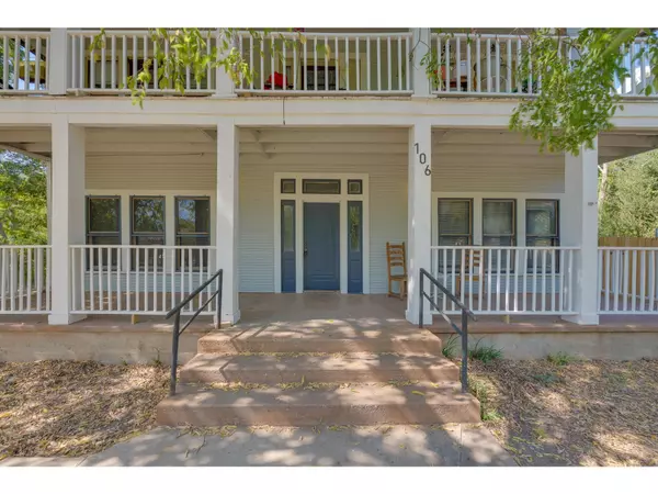 106 S Avenue A S #D, Elgin, TX 78621