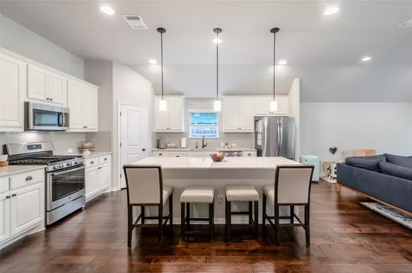 189 White Oak DR,  Buda,  TX 78610