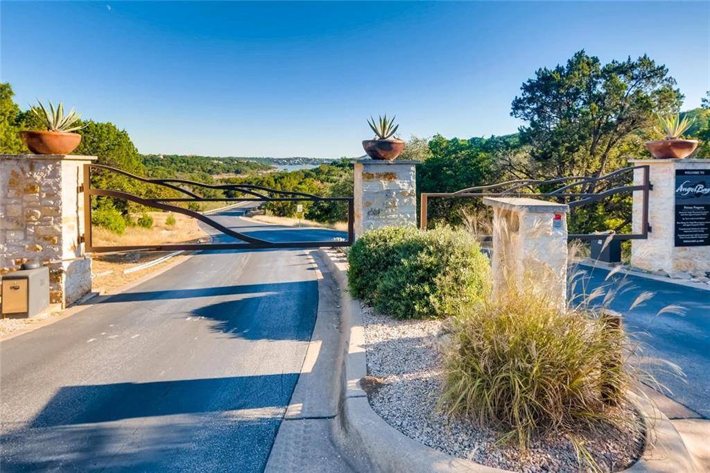 600 N Angel Light DR, Spicewood, TX 78669