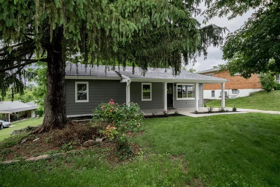 5822 Green Drive, Florence, KY 41042