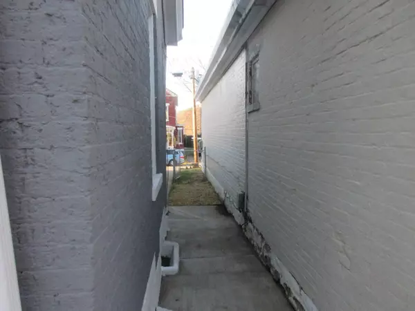 Bromley, KY 41016,7 Boone Street