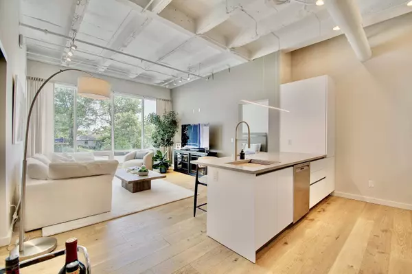 Newport, KY 41071,120 Main Street #205