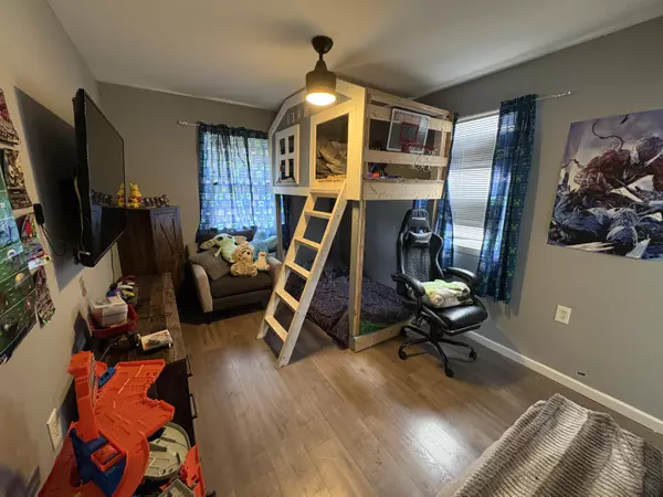 Silver Grove, KY 41085,107 W 1st Street