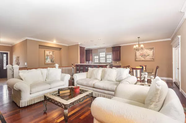 Covington, KY 41017,2215 Scheper Court