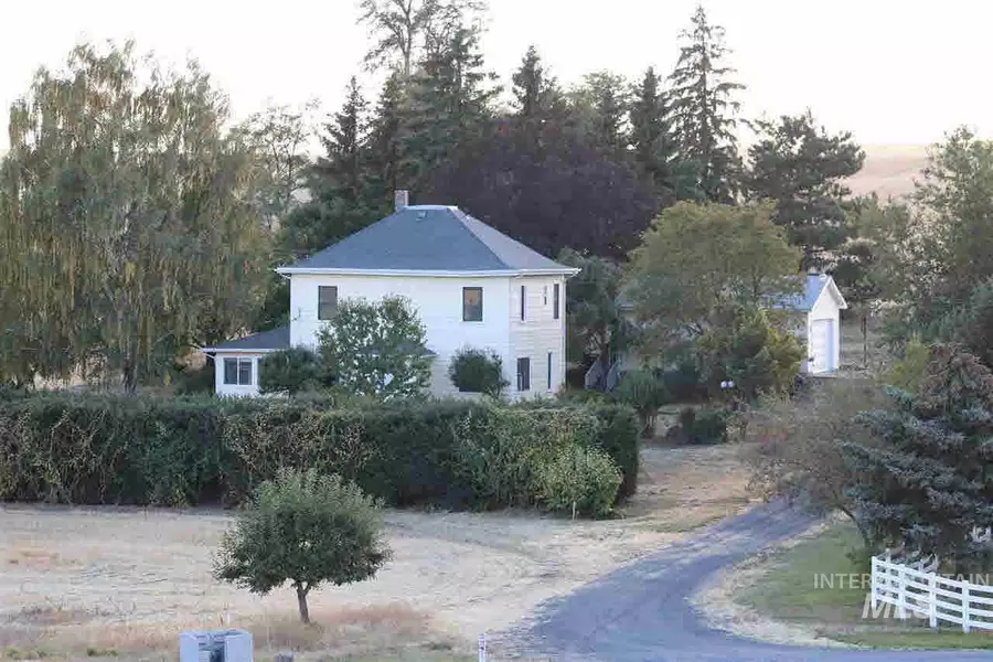 17004 Shirrod Rd., Genesee, ID 83832