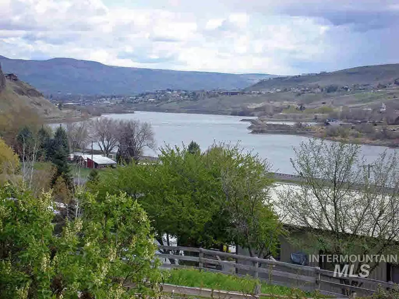 1417 4th St, Asotin, WA 99402