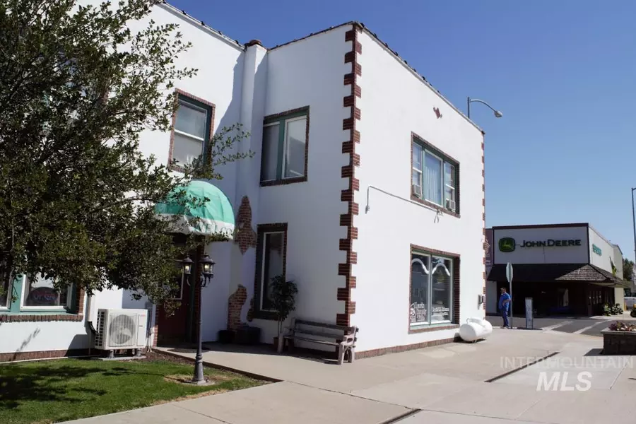 312 Oak St, Nezperce, ID 83543
