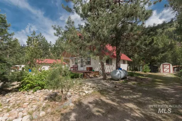 Lowman, ID 83637,18 E River Drive